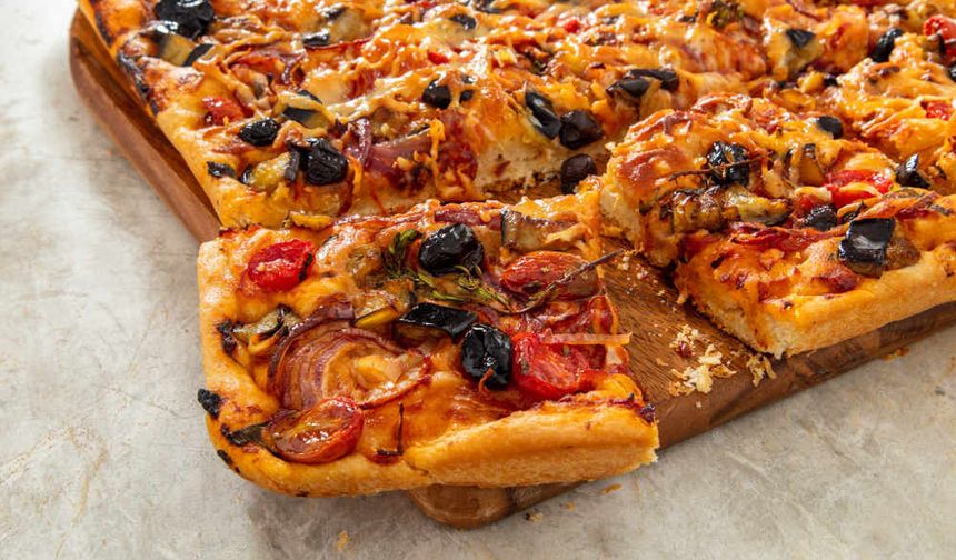 MasterChef Türkiye tepsi pizza tarifi: Tepsi pizza nasıl yapılır?