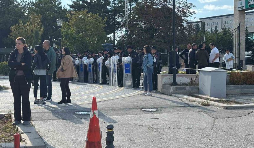 AYM önündeki eylemde acı olay: Emekli polis yaşamını yitirdi