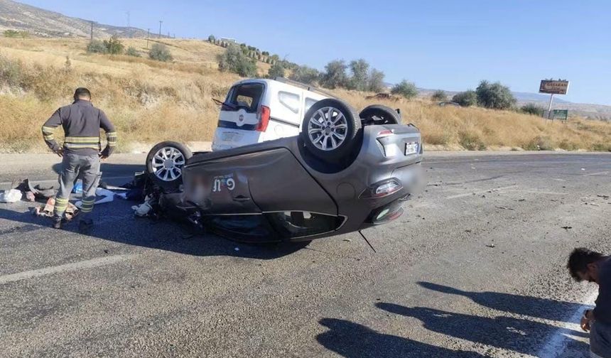 Ankara Beypazarı’nda iki otomobil çarpıştı: 3 yaralı