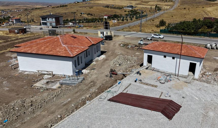 Gicik Mahallesi’ne köy konağı ve halı saha yapılıyor