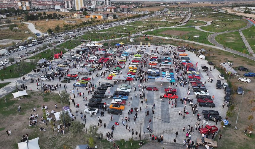 Sincan Park’ta klasik otomobiller buluştu
