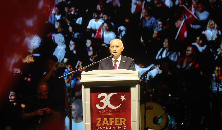 Yenimahalle’de Zafer Bayramı Kubat konseriyle kutlandı