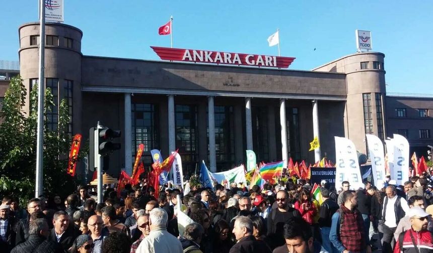 Ankara Garı’nda 104 can için anma tören düzenlendi