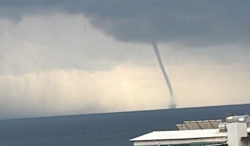 Mersin’de deniz üzerinde peş peşe 3 hortum oluştu
