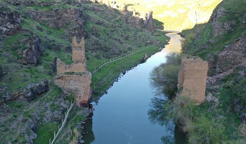 Kars'taki tarihi Ani Köprüsü yeniden inşa edilecek