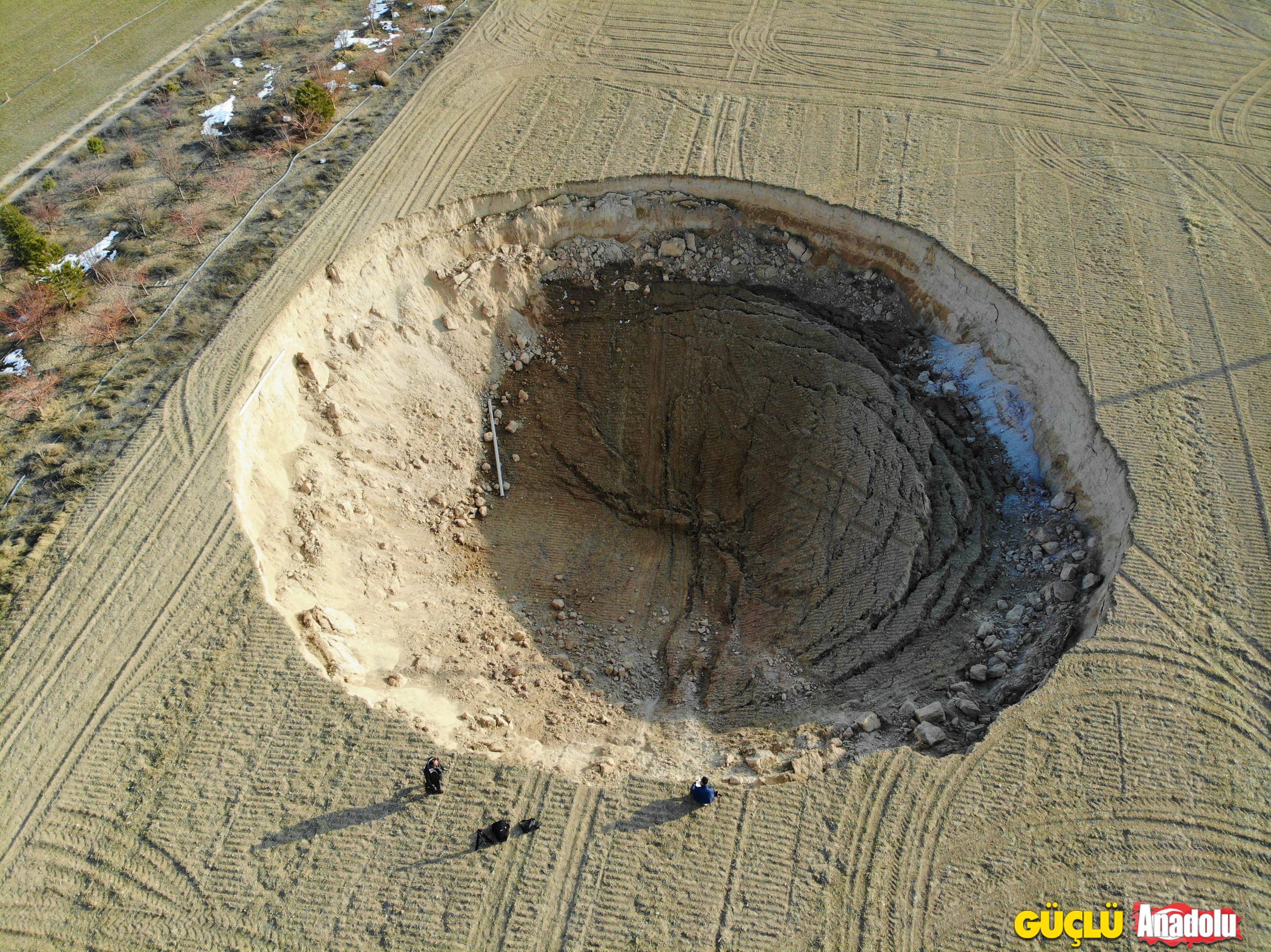Konya’da iki fay arasında 37 metre çapında obruk oluştu