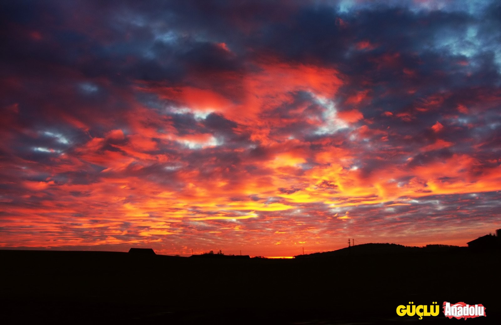 kırmızı gökyüzü