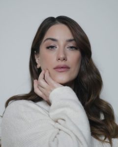 Hazal Kaya Resimleri 240X300