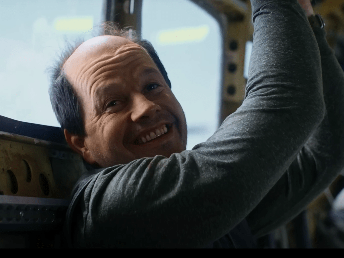 Mark Wahlberg Debuts A New Hairstyle In Flight Risk