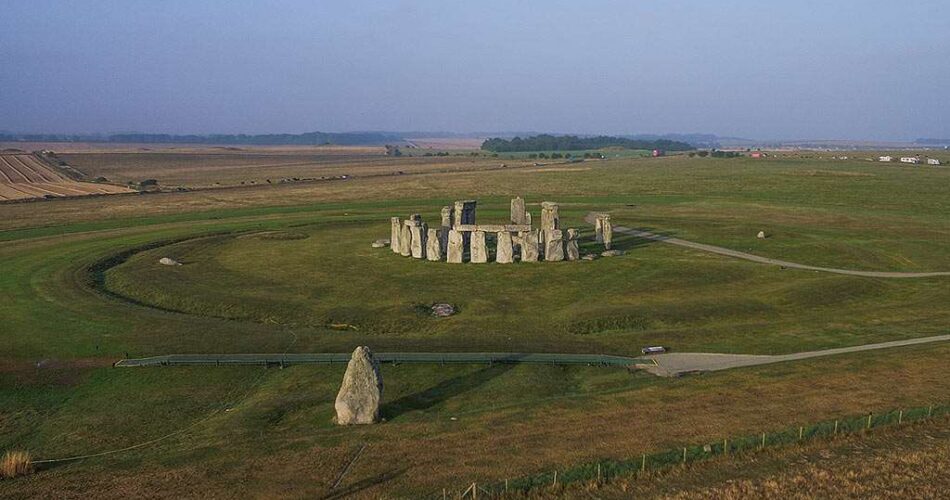 Stonehenge Landscape 950X500