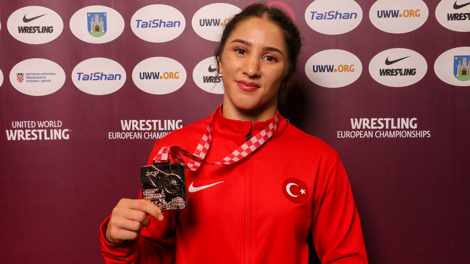 Zeynep Yetgil Kimdir