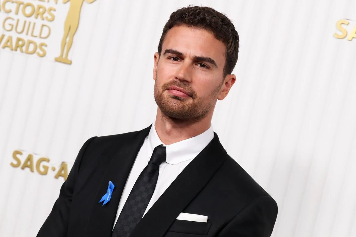 Theo James Gündem