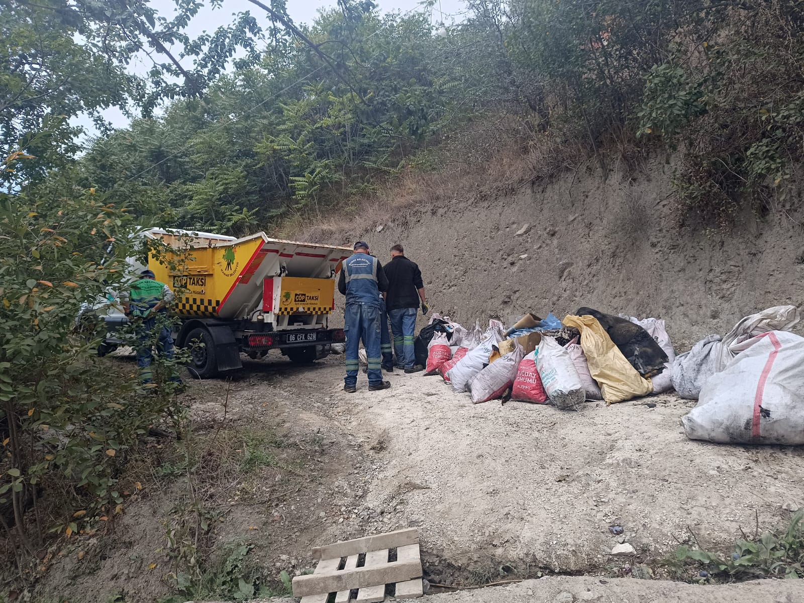 Yangın Sonrası Hızla Temizlik (1)