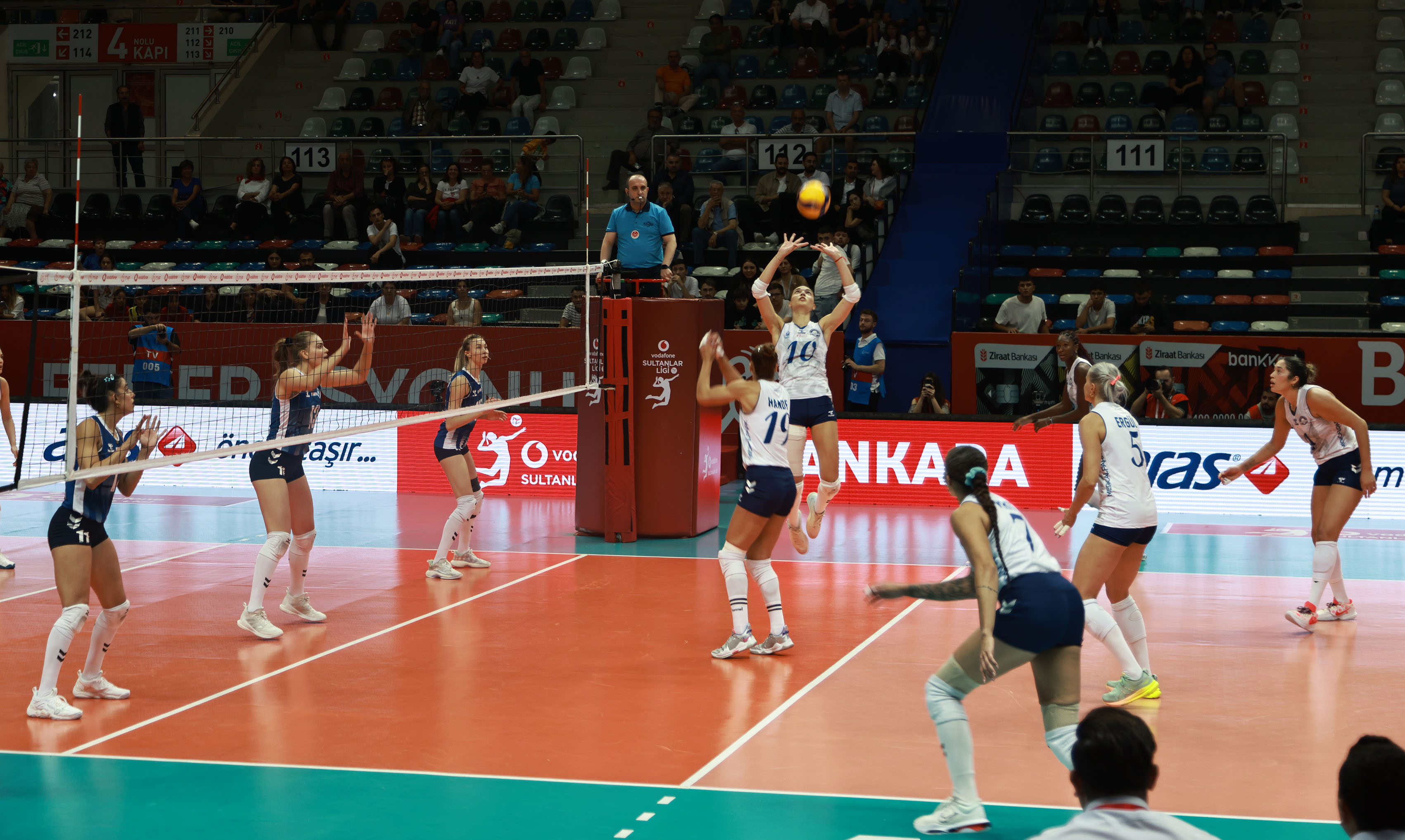 Keçiören Kadın Voleybol Takımı (2)