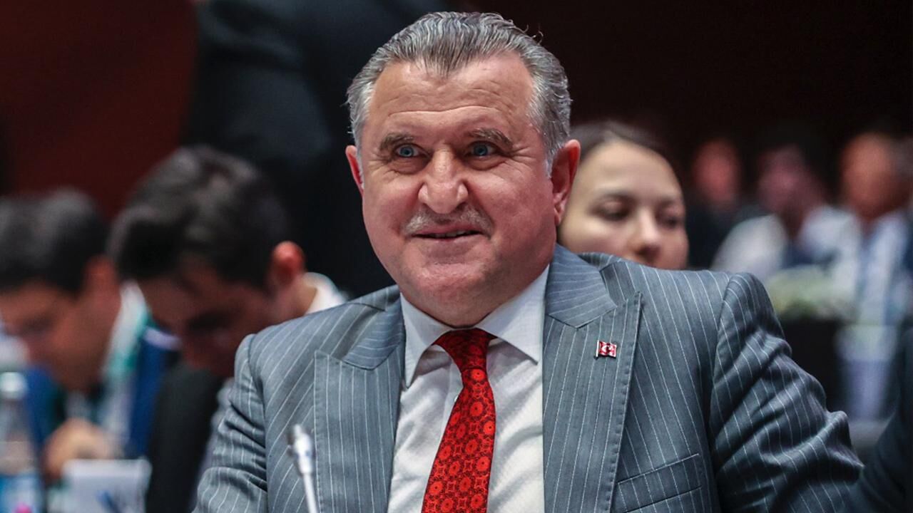 Osman Aşkın Bak (1)