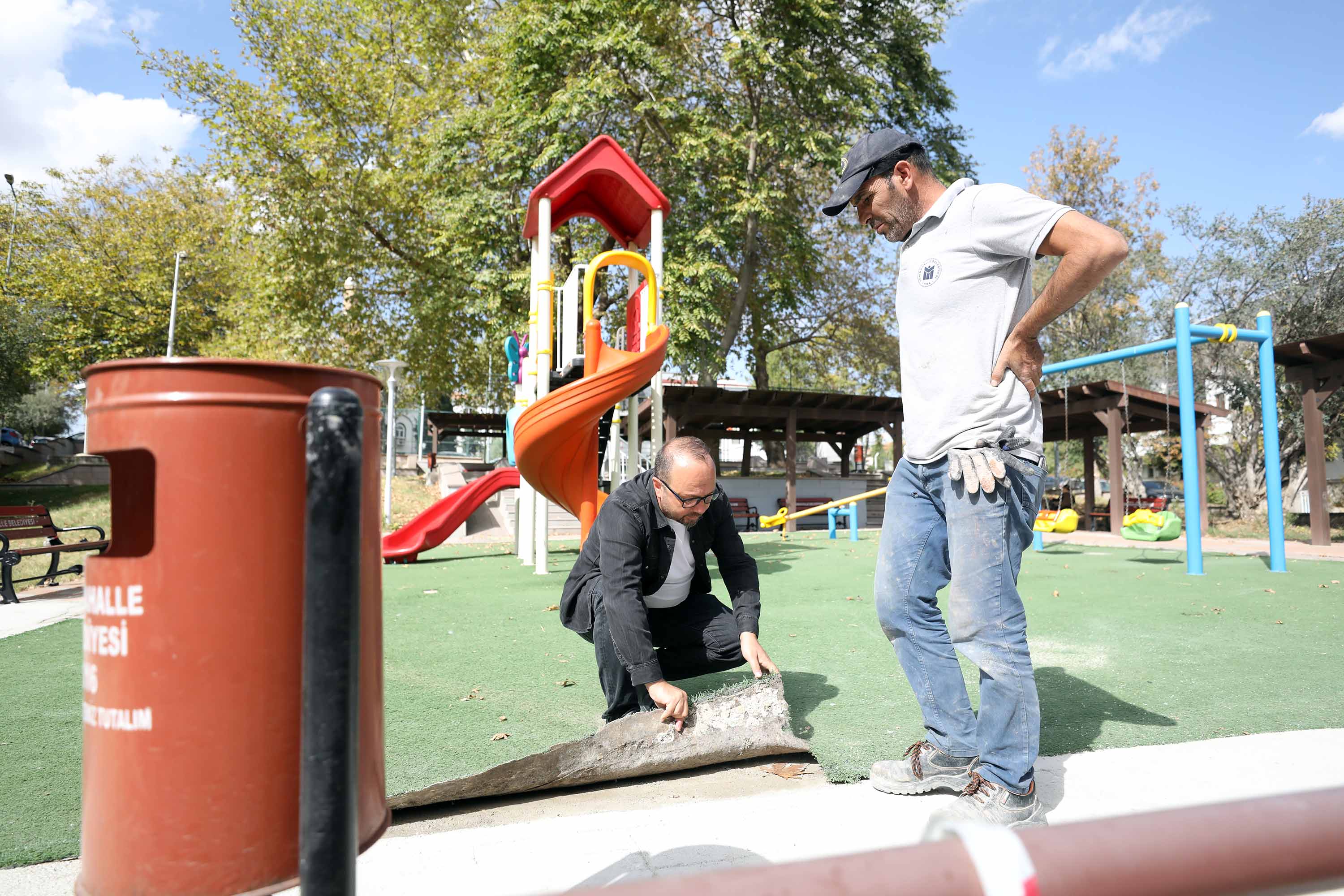 Yenimahalle'de Parklara Detaylı Bakım (1)