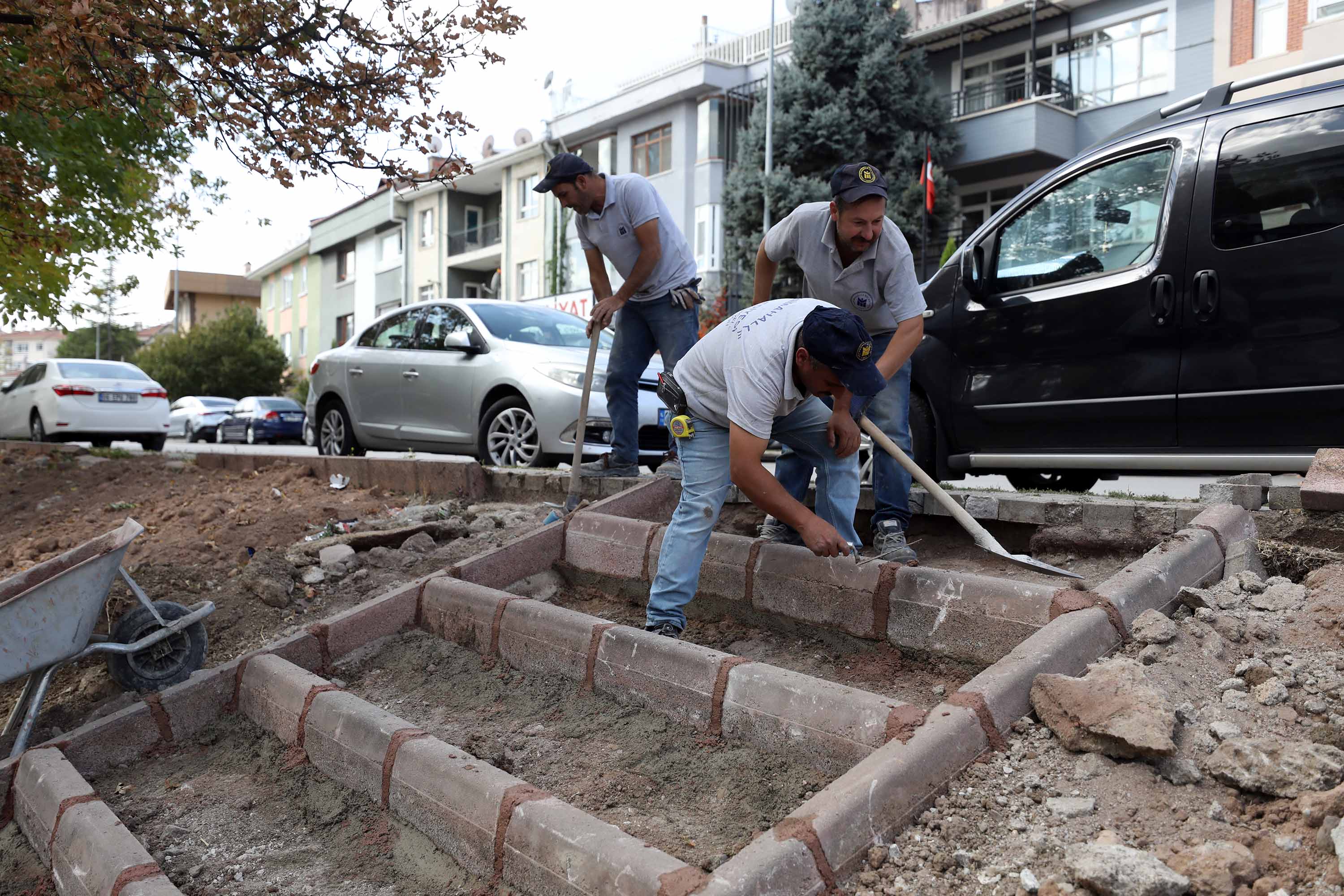 Yenimahalle'de Parklara Detaylı Bakım (5)