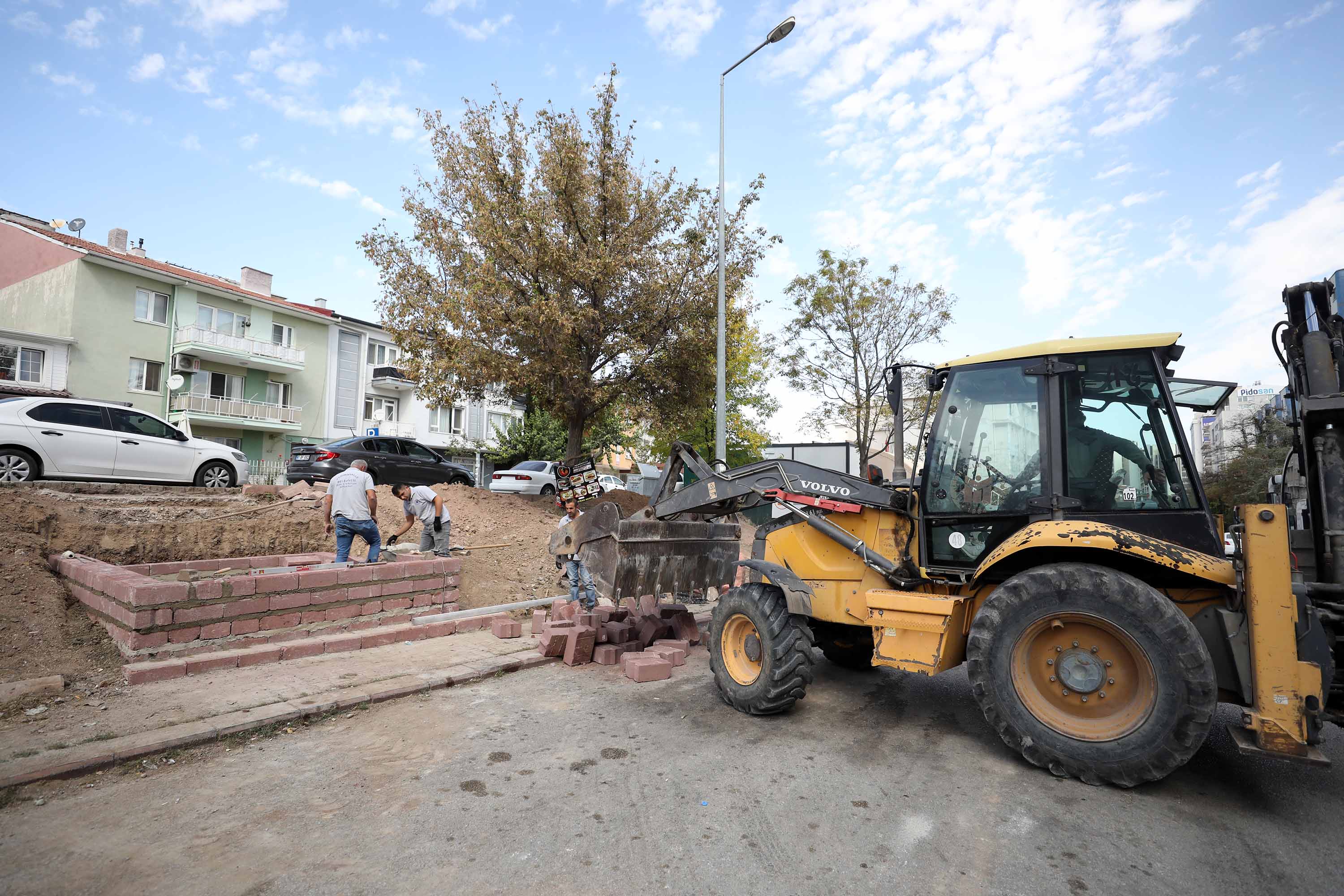 Yenimahalle'de Parklara Detaylı Bakım (6)