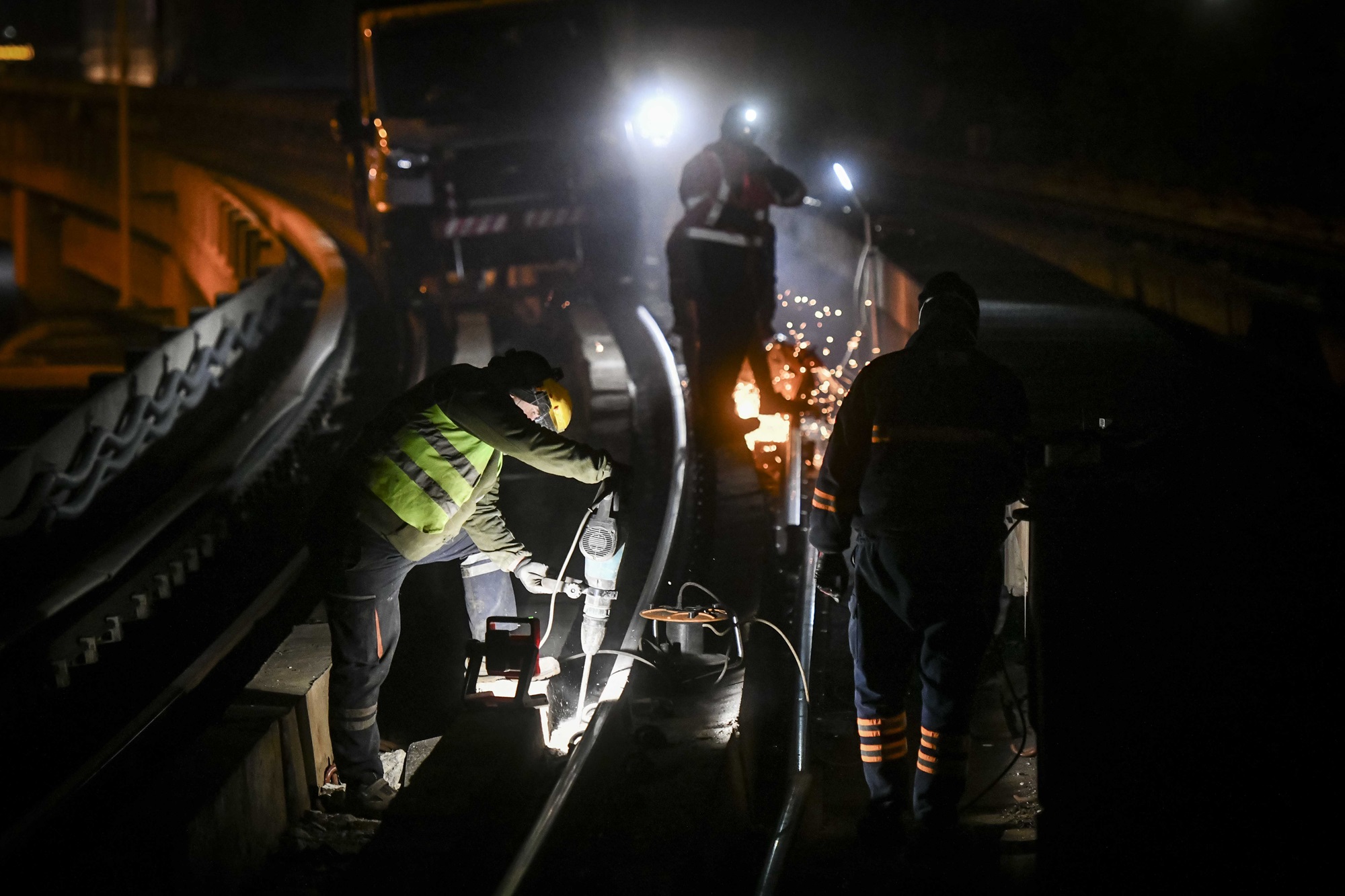 Ankara Metro Hattında Aşınan Raylar Yenileniyor (2)