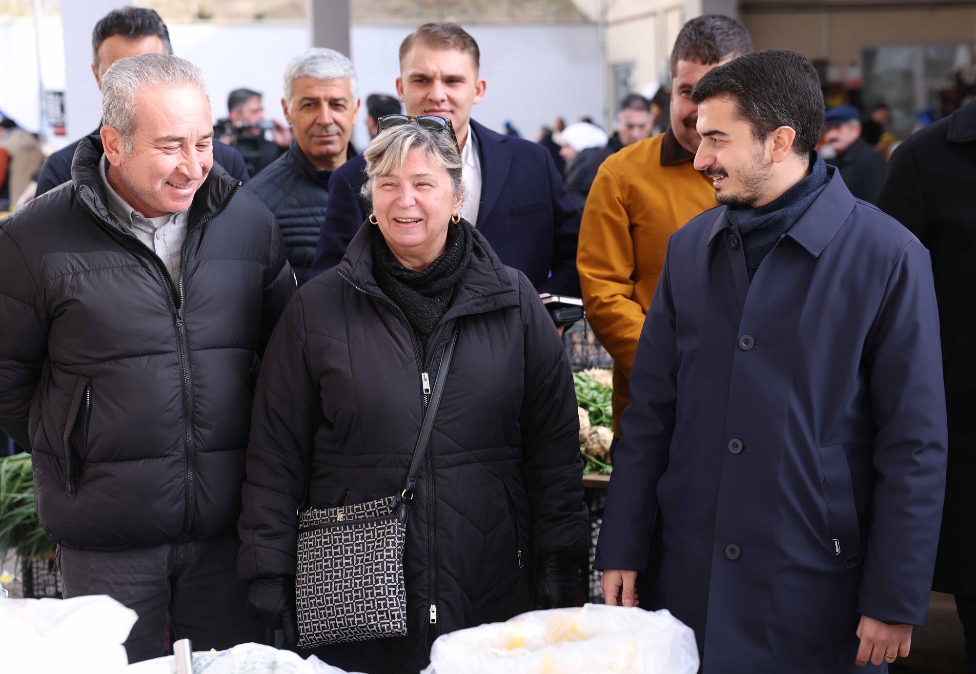 Başkan Güner Esat Pazarı’nda Vatandaşlarla (4)