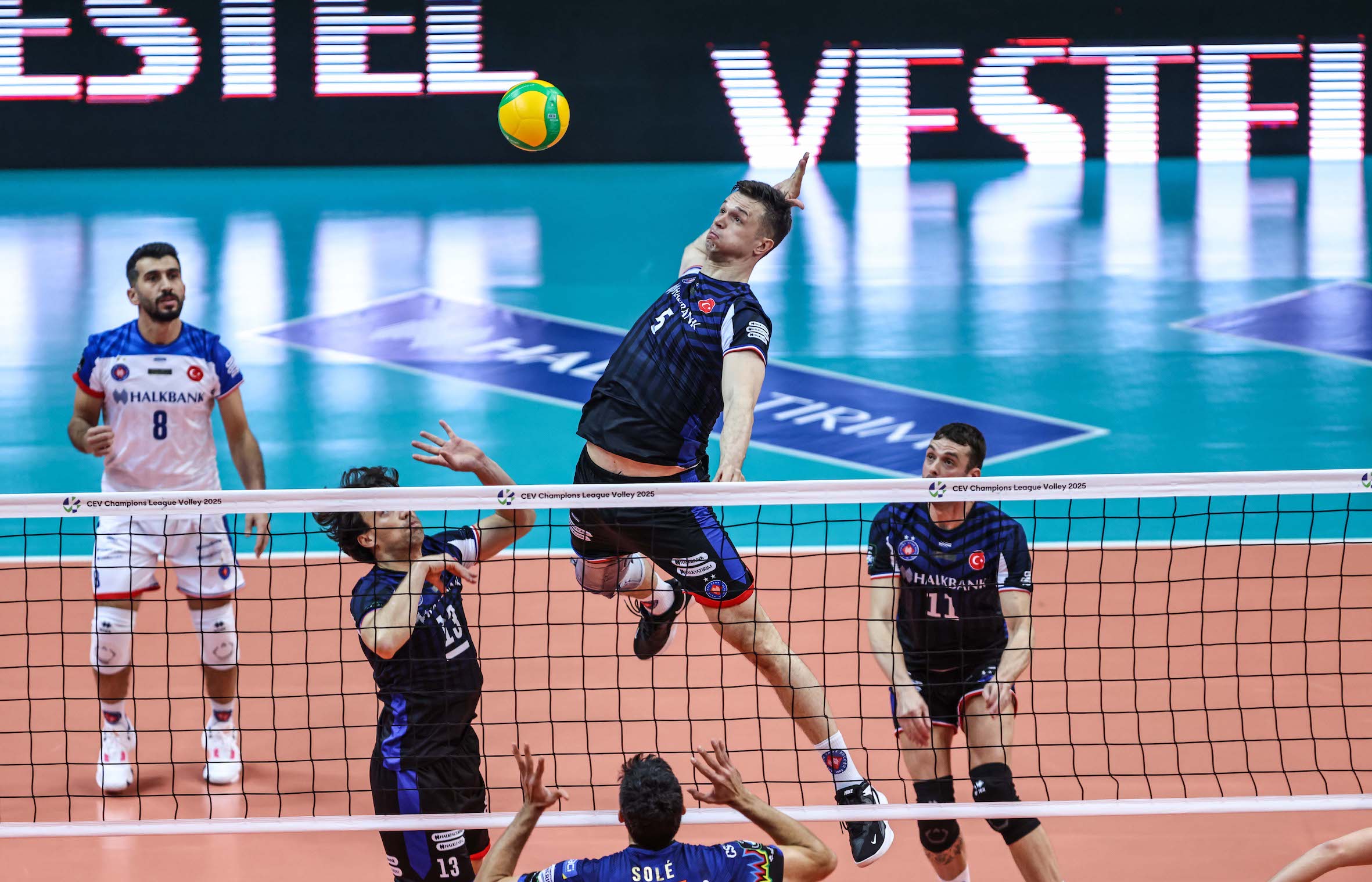 Halkbank Foto 1-1