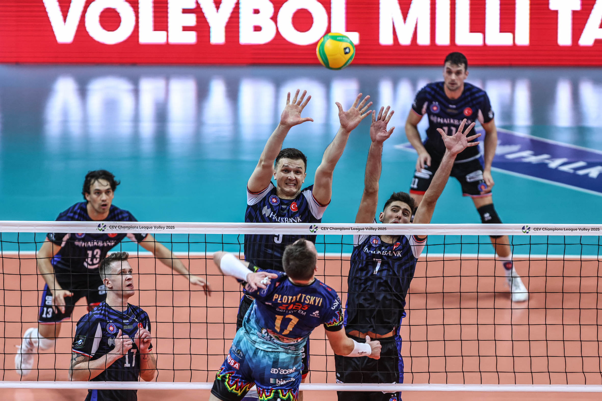 Halkbank Foto 2-1