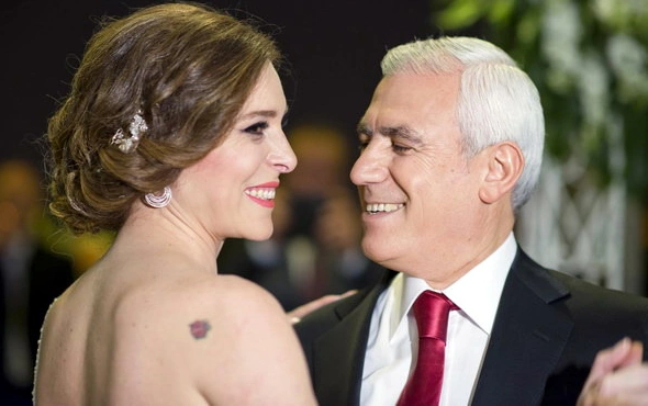 Mustafa Bozbey Eşi