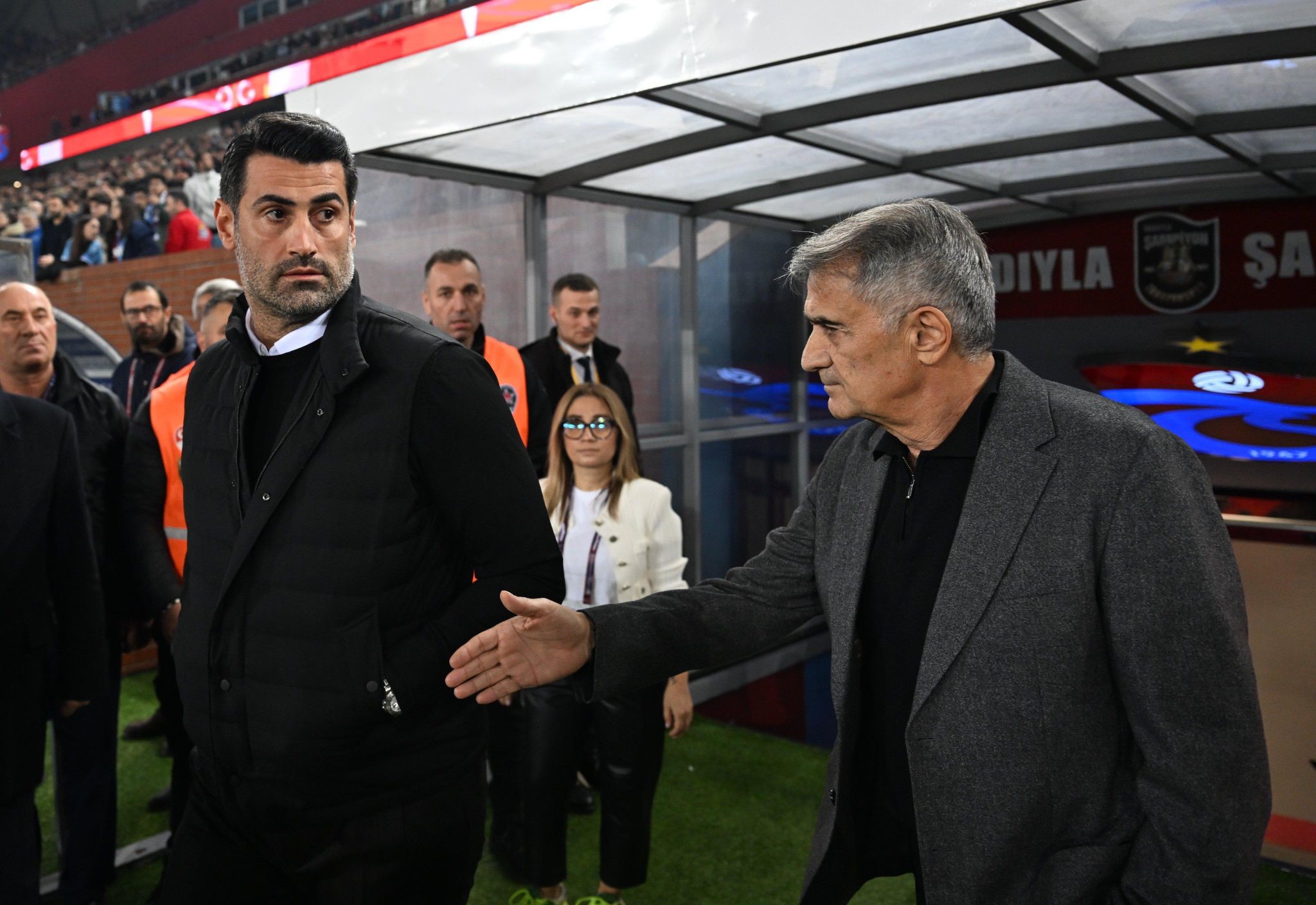 Volkan Demirel, Şenol Güneş'in Elini Sıkmadı!