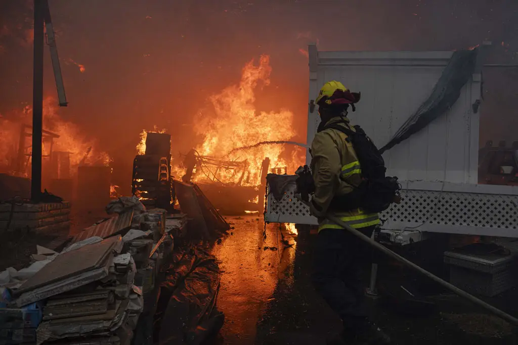 Los Angeles Ta Evi Yanan Türk Ünlüler 3