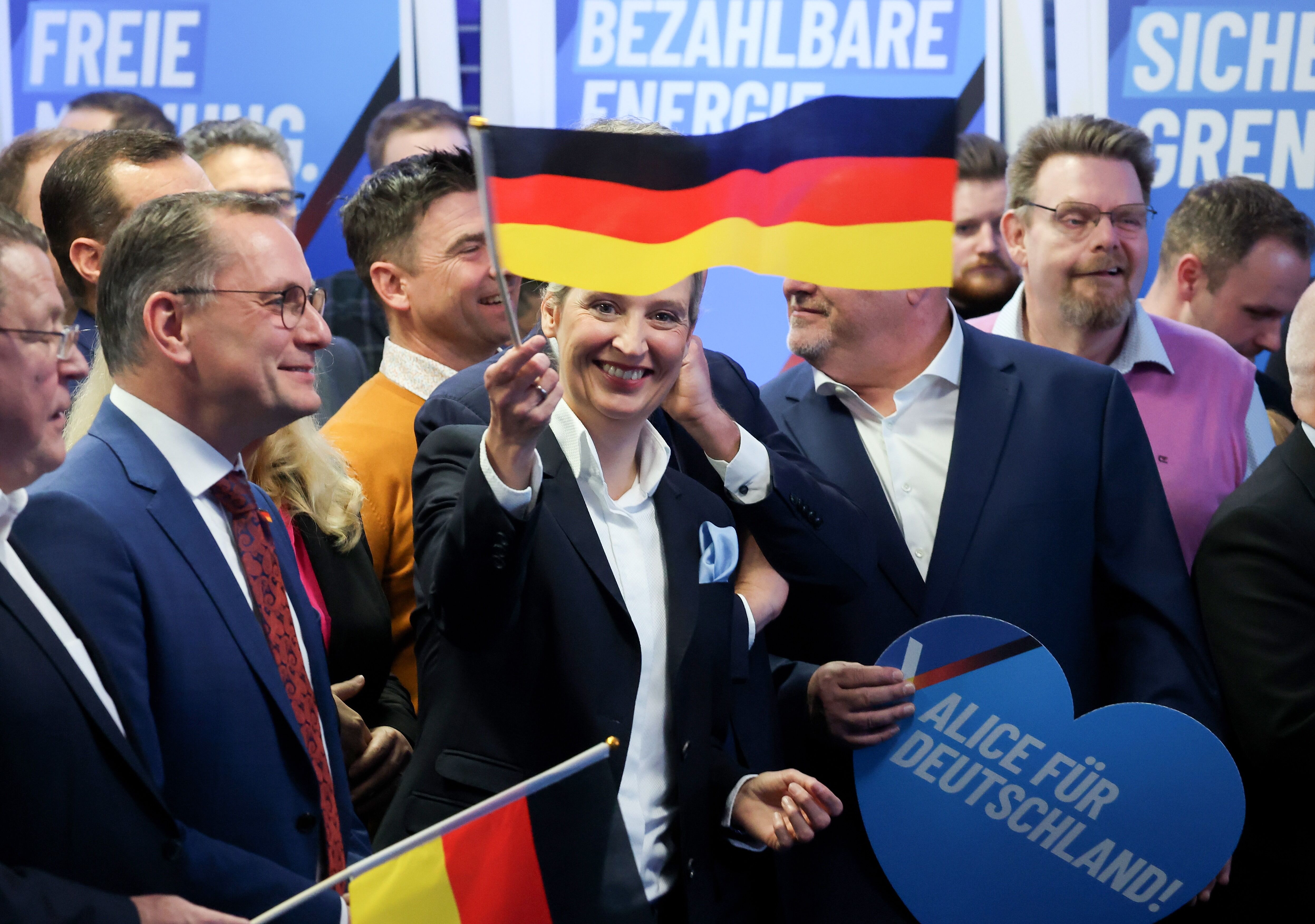 AfD'den Merz'e istifa çağrısı: Yeni halk partisi biziz