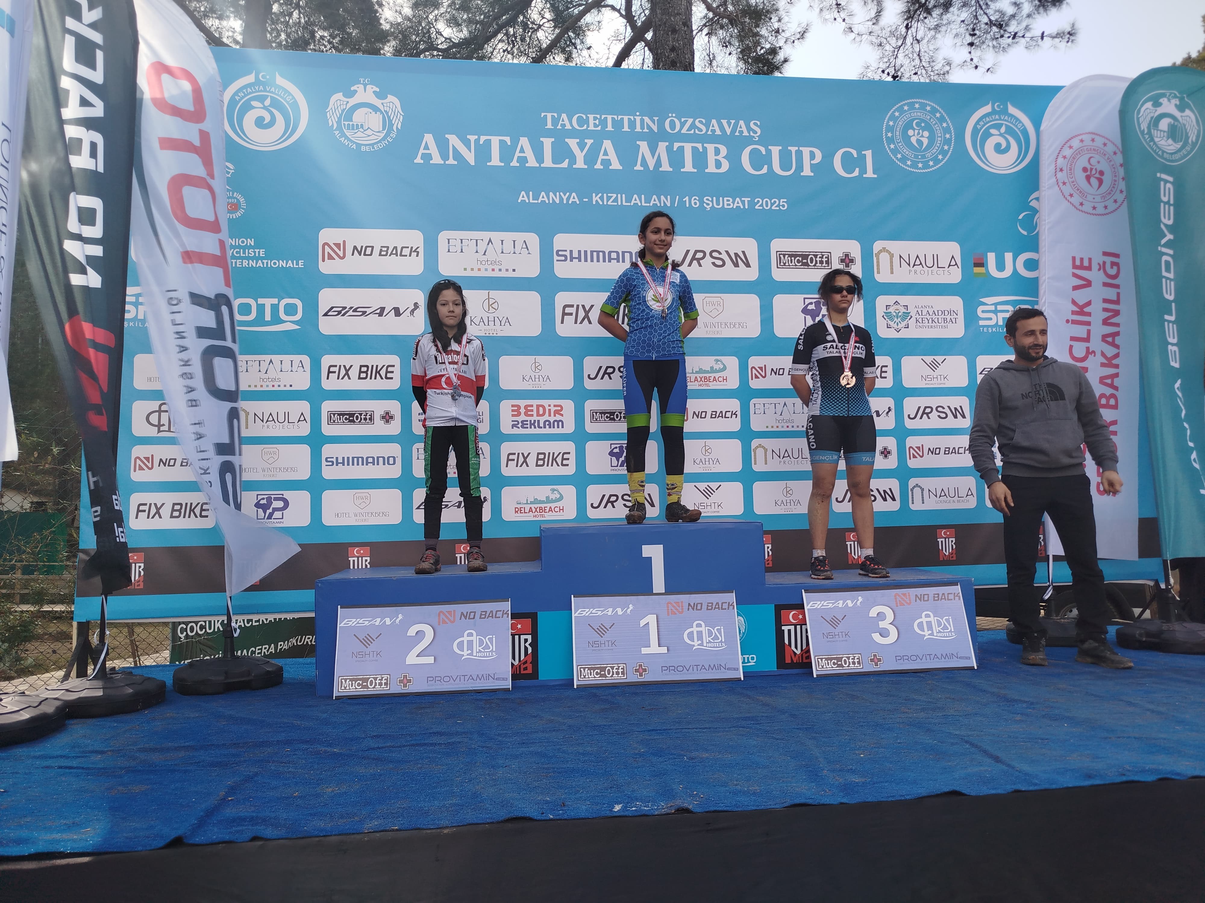 Akhisarlı Genç Bisikletçiler (2)-1