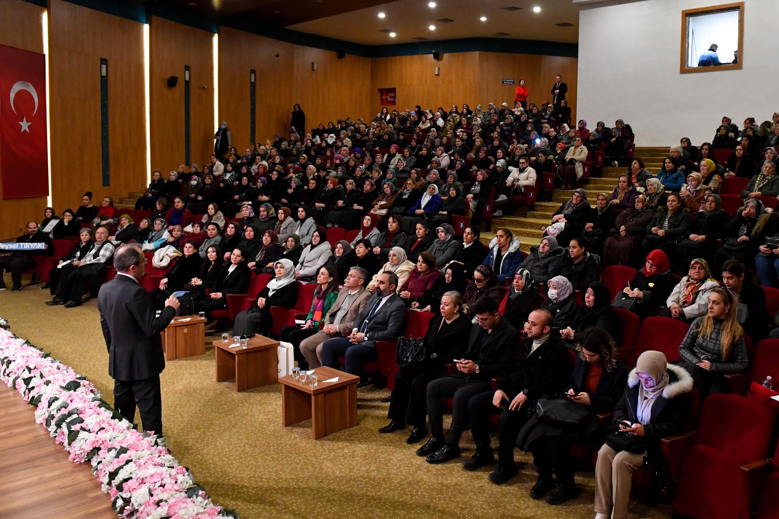 Altindağ Beledi̇yesi̇'nden İyi̇ İnsan Yeti̇şti̇rme Semi̇neri̇ (9)