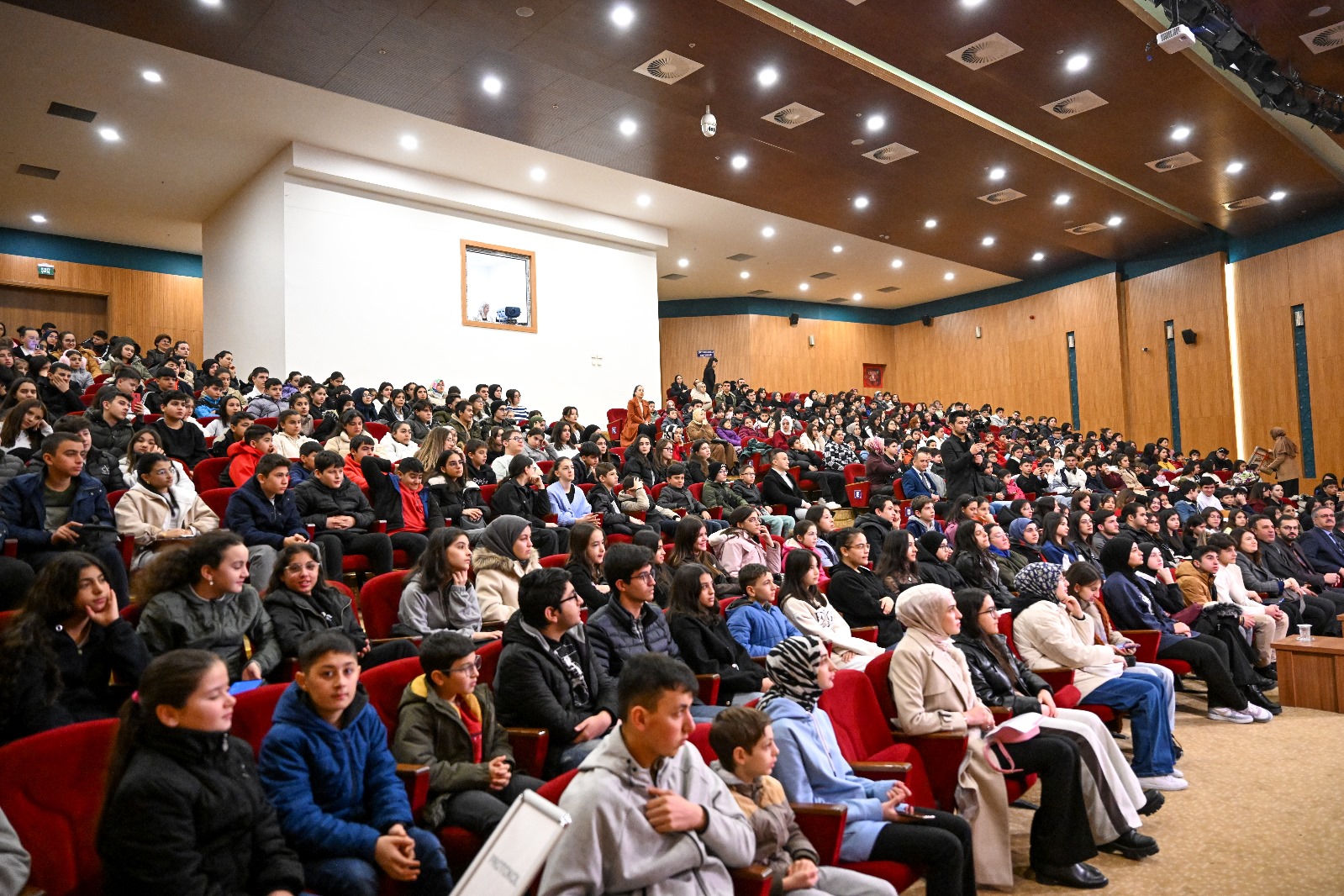 Başkan Ti̇ryaki̇ Gençlerle Bi̇r Arada (1)