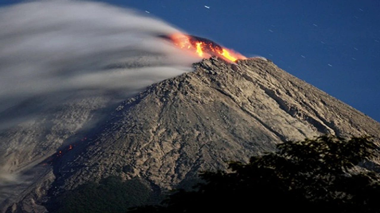 Santorini Yanardağı 2