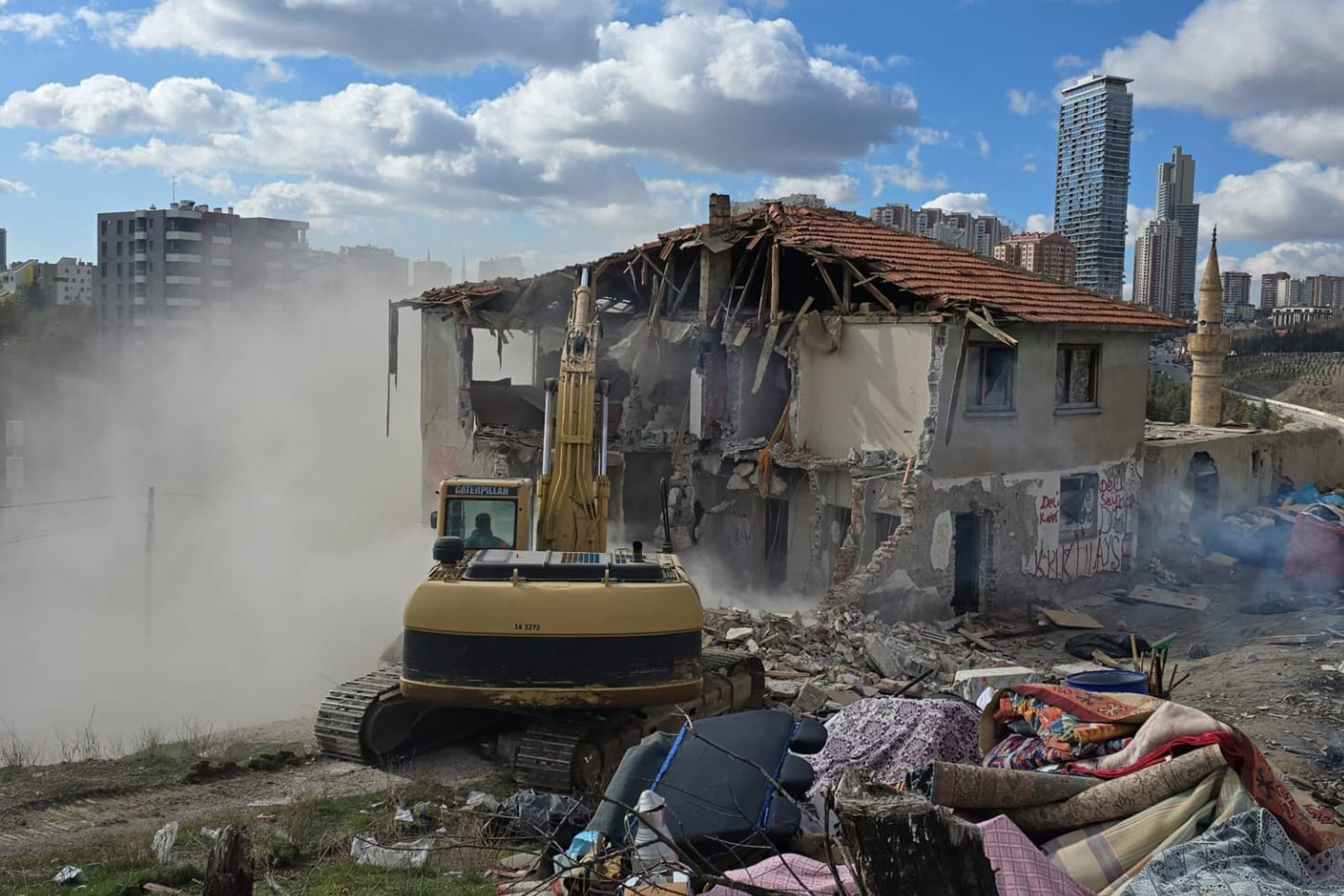 Yapı Kontrol Yukarı Dikmen Mah. Metruk Bina Yıkımı (2)