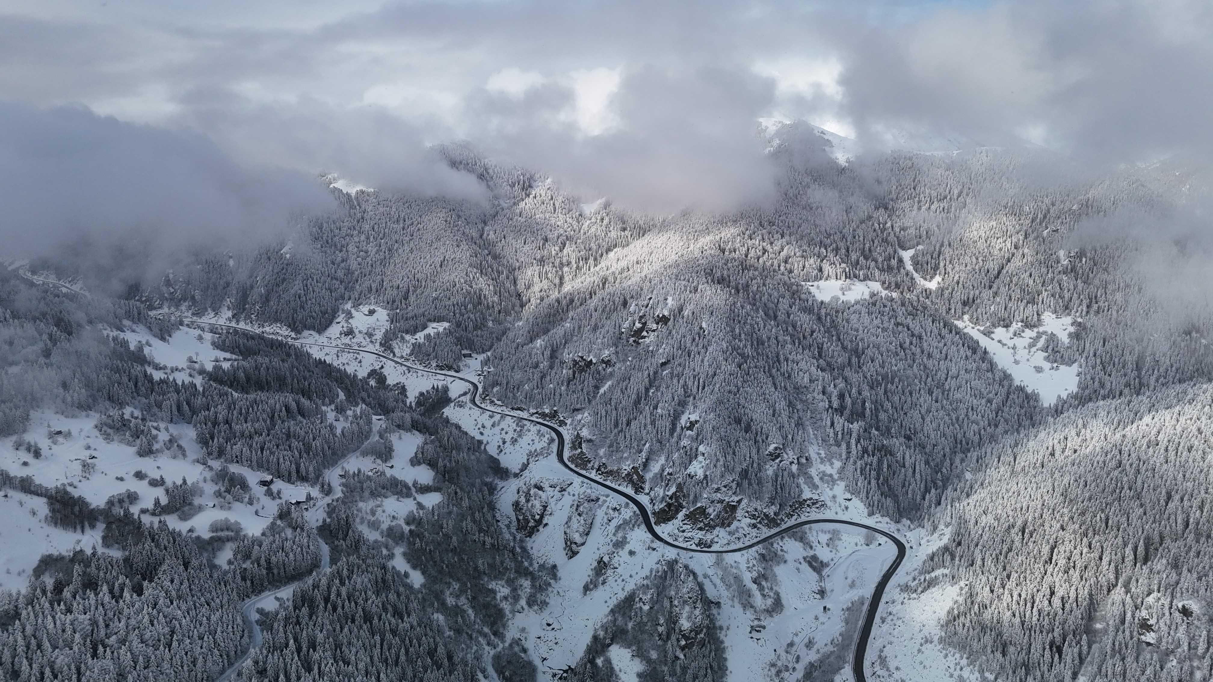 Zigana Dağı Beyaza Büründü! 2