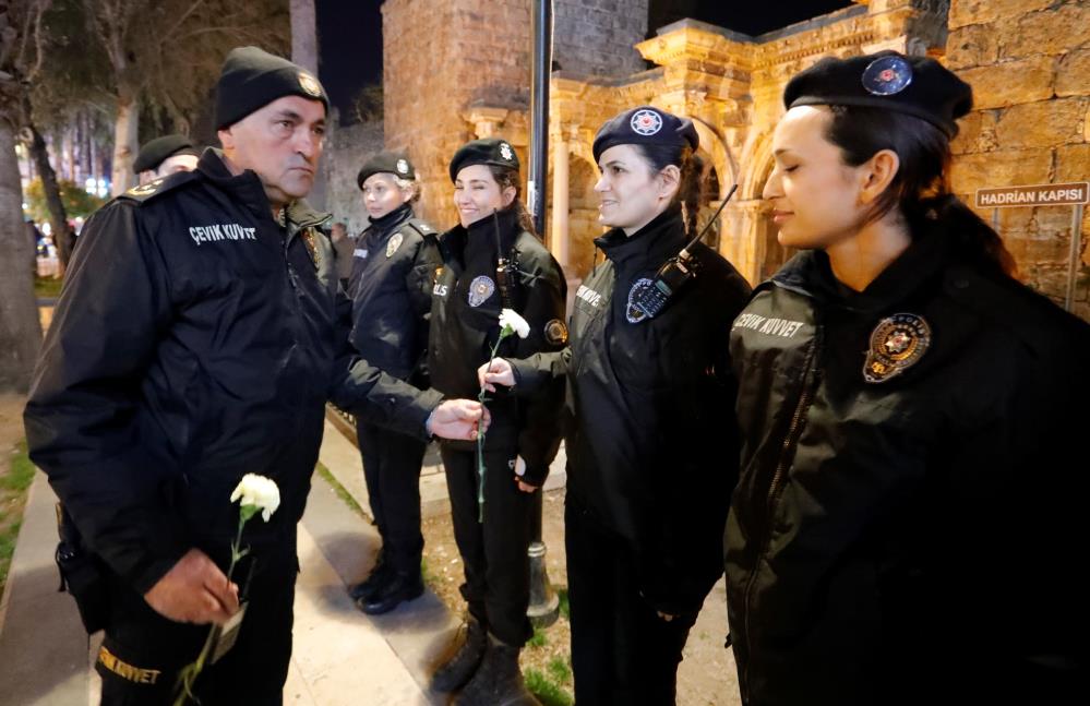 8 Mart Polis 1