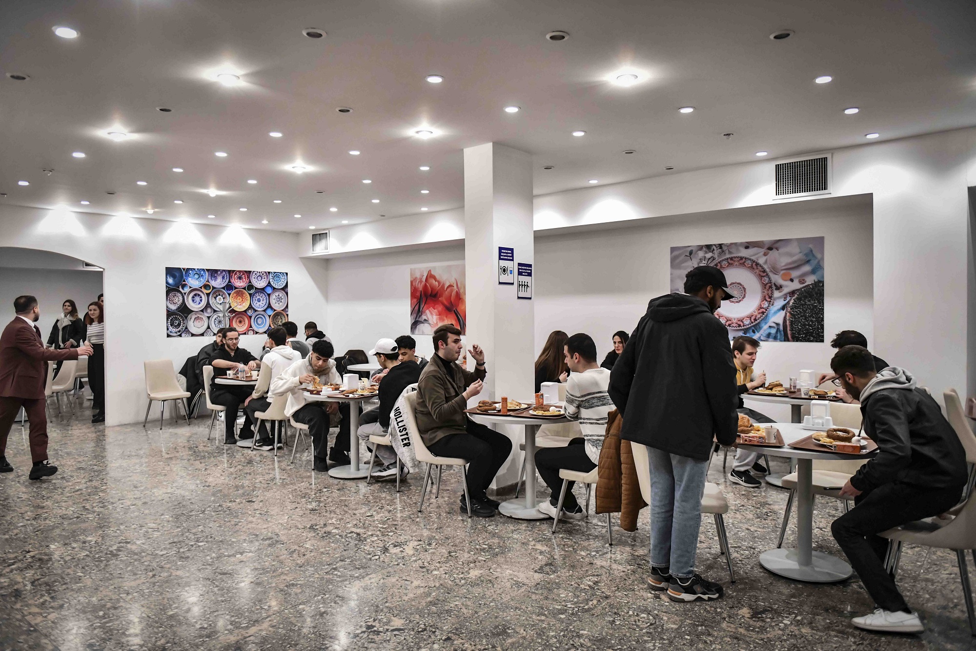 Ahurda Öğrencilere Ücretsiz Yemek (2)