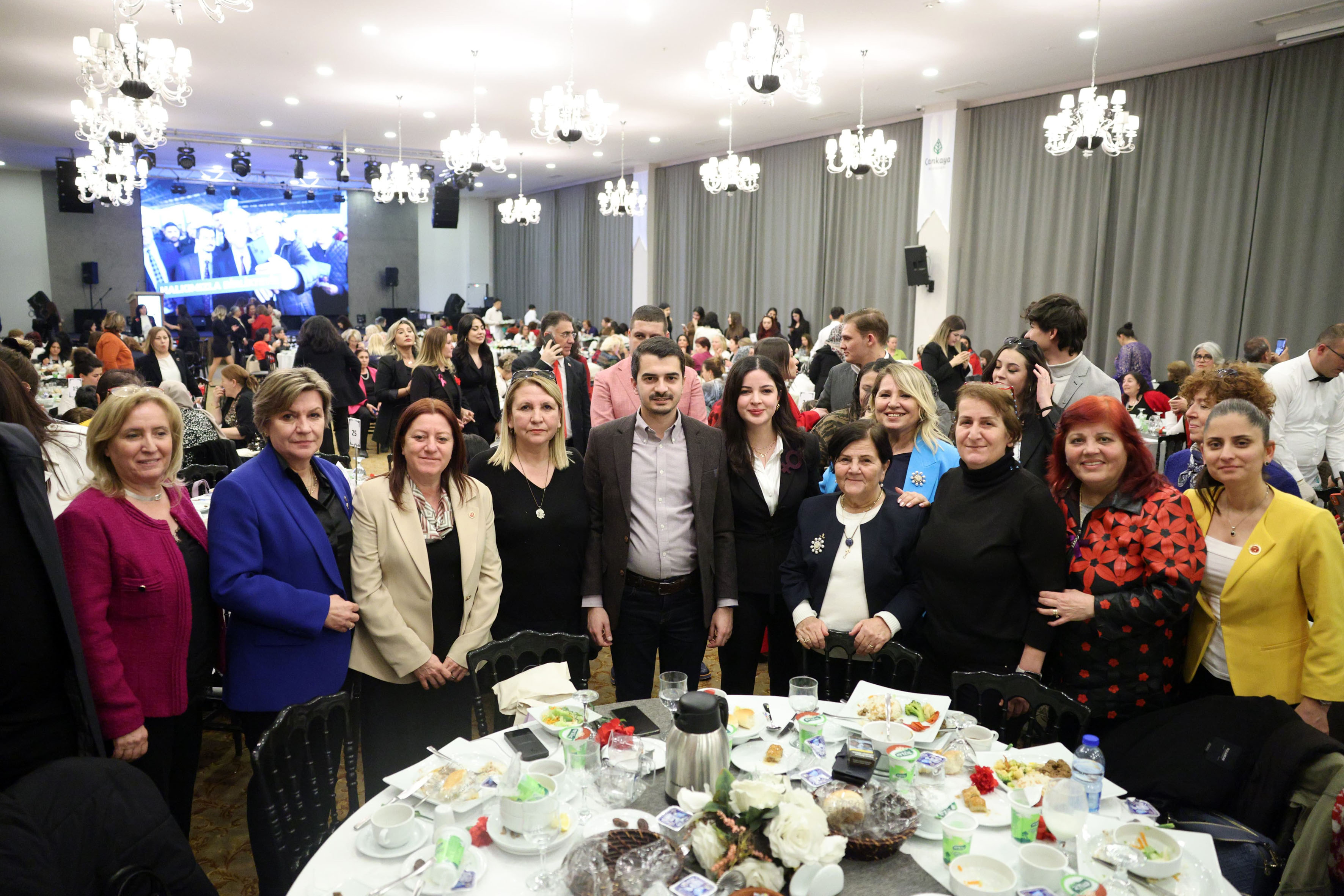 Kadın Muhtarlar İftar Hüseyin Can Güner (6)