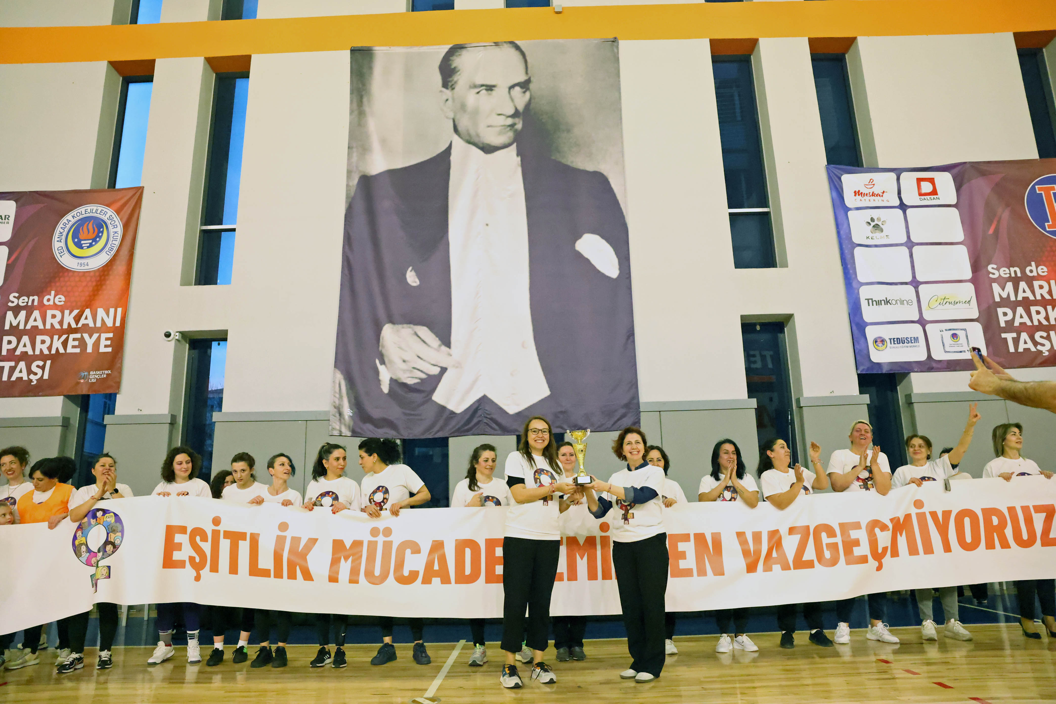 Kadın Ve Aile Hizmetleri Futsal Dostluk Maçı (6)