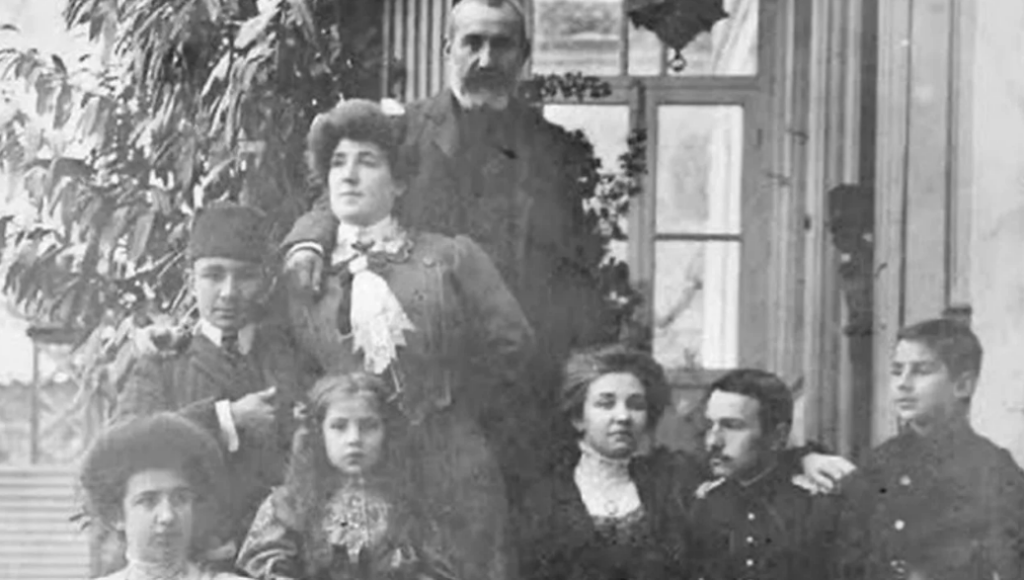 Şakir Paşa Ailesi'ndeki Ayşe (1)-2