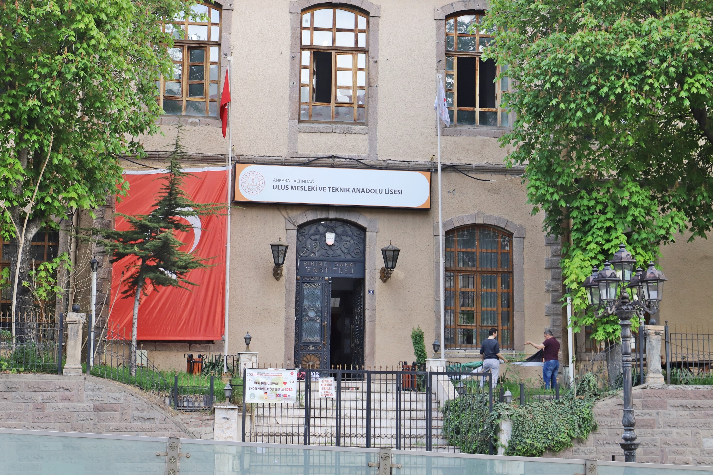 Ulus Mesleki Ve Teknik Anadolu Lisesi Kapatılmamalı (2)