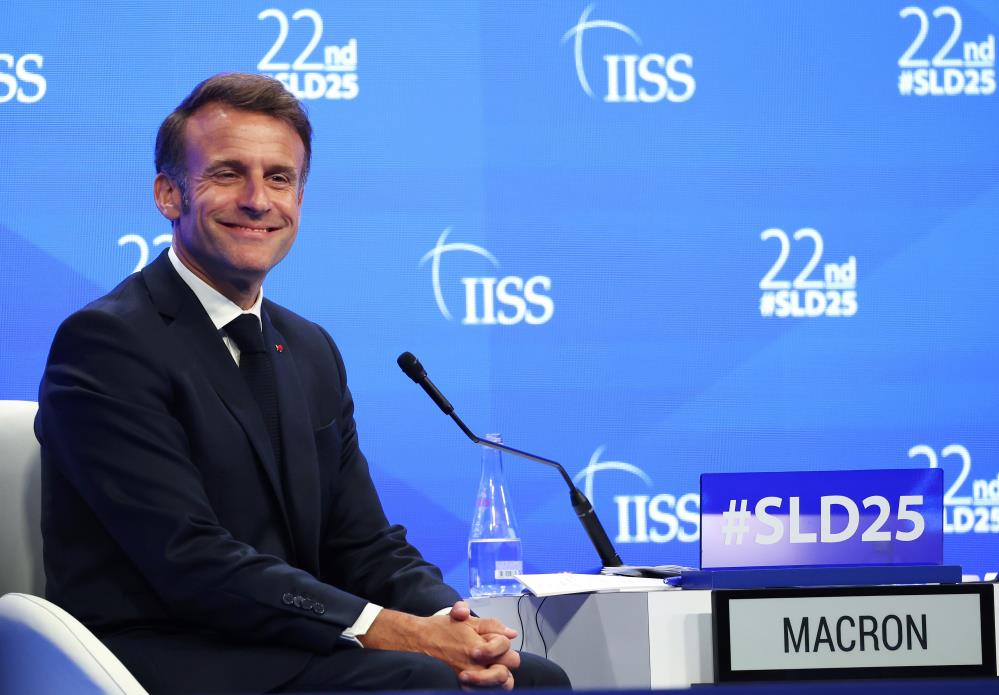 macronııss