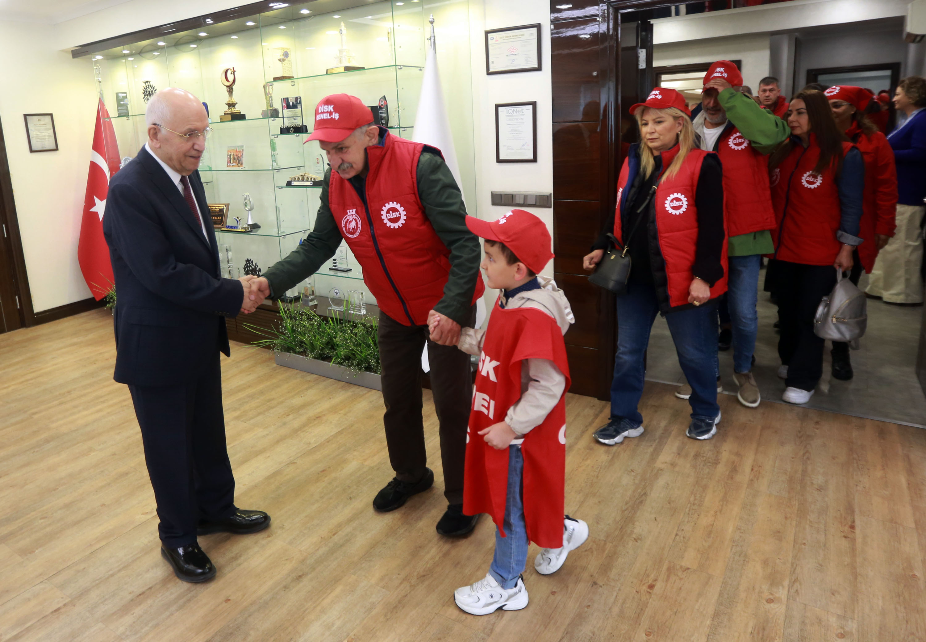 Başkan Yaşar’dan 1 Mayıs Mesajı  (5)