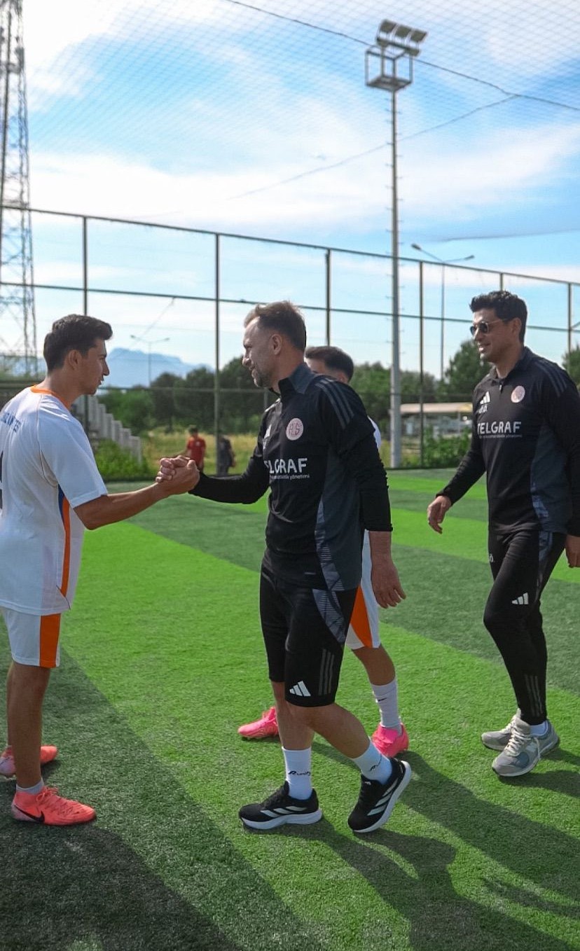 Emre Belözoğlu'ndan Akdeniz Üniversitesi’ne Sürpriz Ziyaret! 4
