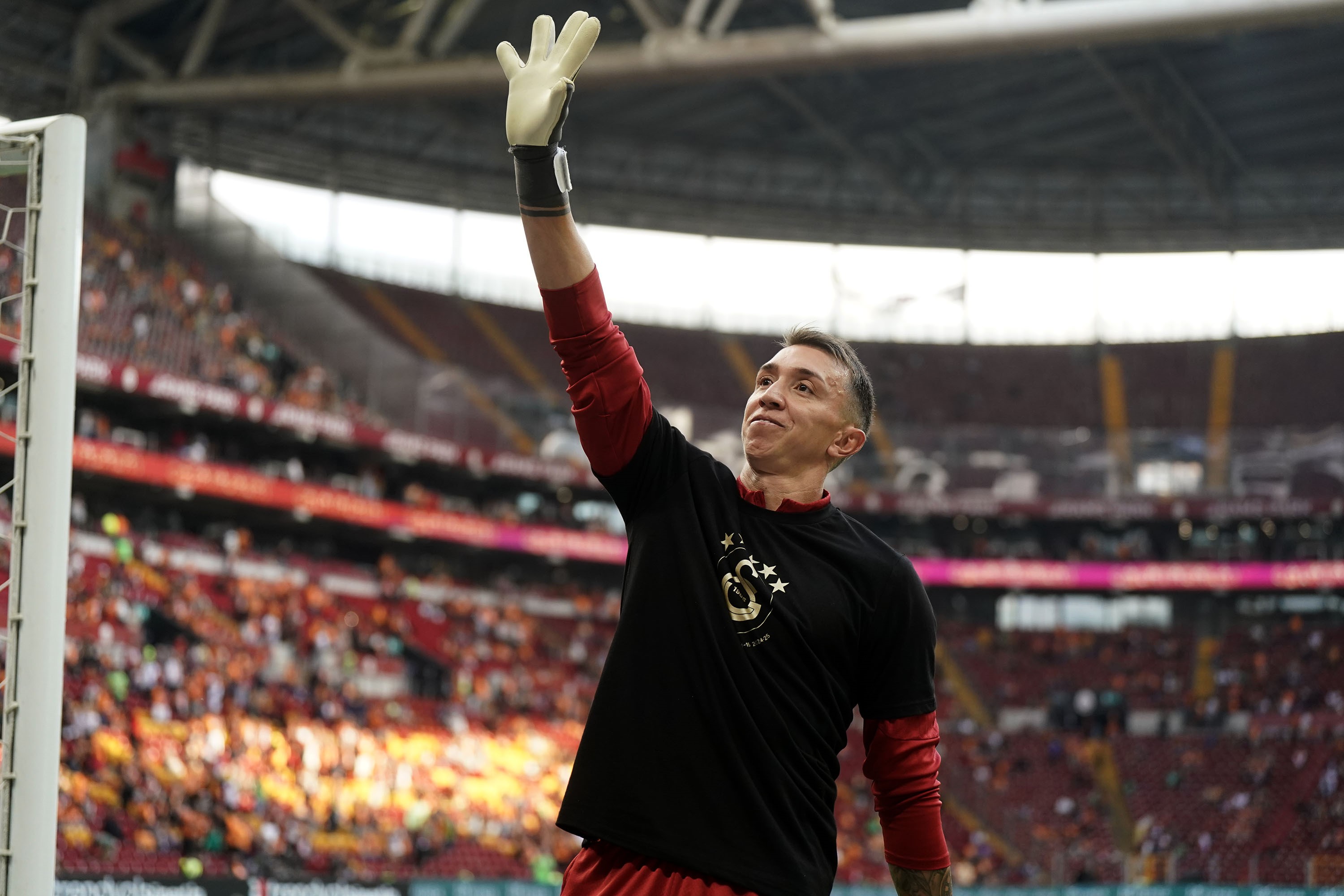 Fernando Muslera Galatasaray'a Gözyaşlarıyla Elveda Dedi!