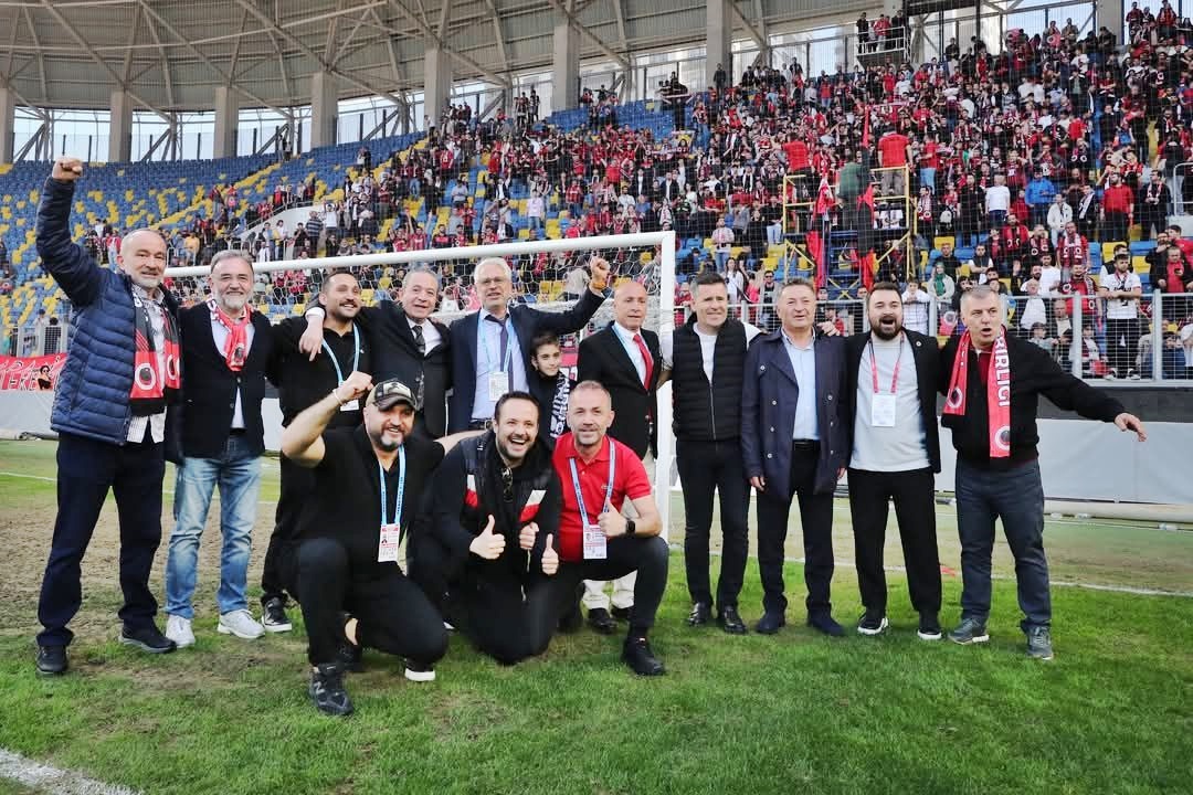 Gençler Birliği (1)
