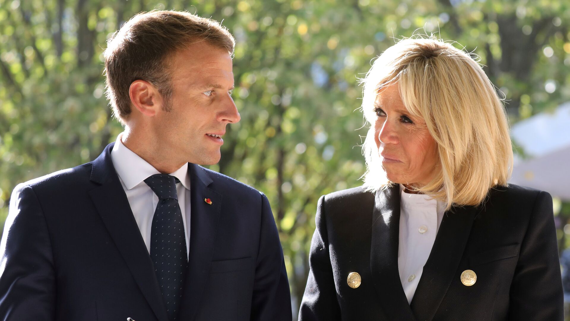 Macron Eşinden Tokat-1