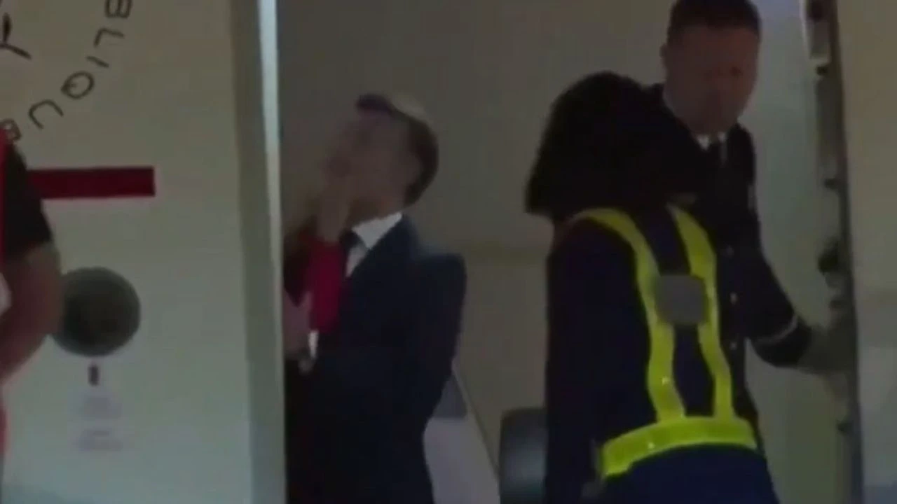Macron Eşinden Tokat 4