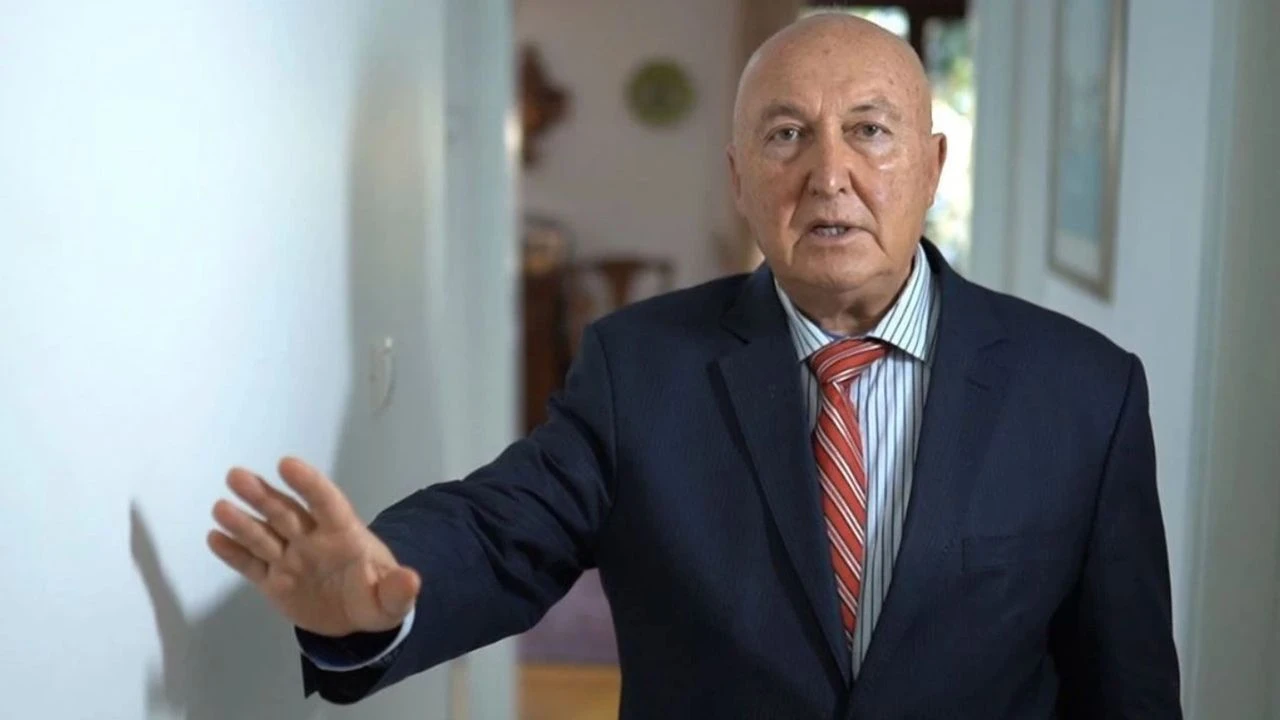 Övgün Ahmet Ercan (1)